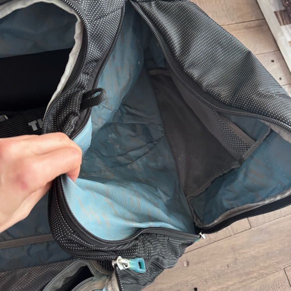 Thule Crossover 70L Travel Duffel – Black – Large Luggage - Picture 8 of 8